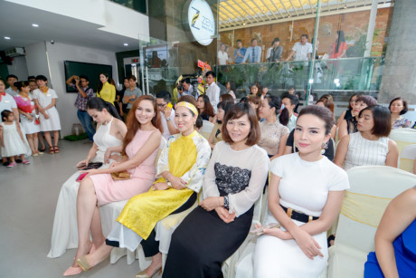 Thu Thủy khiến nhiều người chú ý khi ăn mặc nóng bỏng - Ảnh 14 Thu Thuy khien nhieu nguoi chu y khi an mac nong bong - Anh 14
