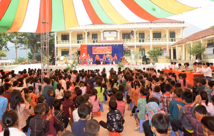 Khuyến khích HS DTTS mặc trang phục dân tộc mình tại lễ khai giảng