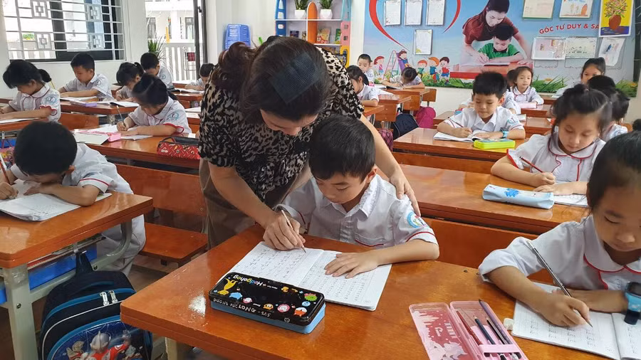 Ưu tiên dạy học Tiếng Việt và Toán cho HS lớp 1. Ảnh minh họa