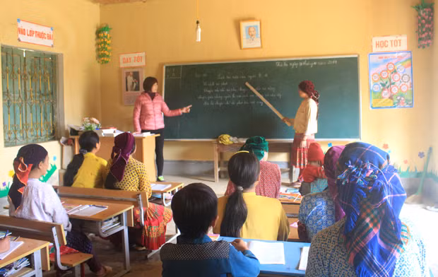 Xóa mù chữ giúp nâng cao chất lượng cuộc sống cho đồng bào dân tộc. Ảnh: IT