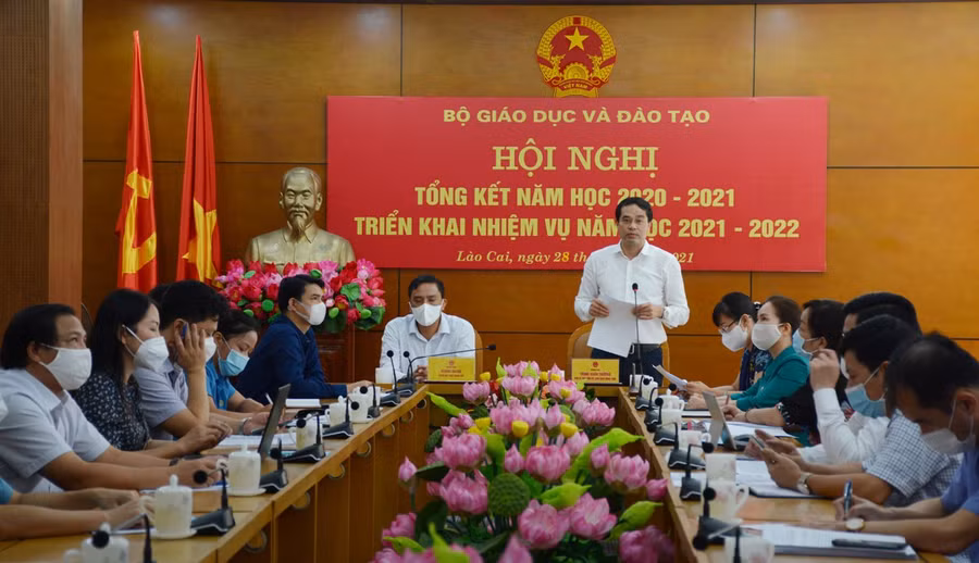 Chủ tịch UBND tỉnh Lào Cai phát biểu.