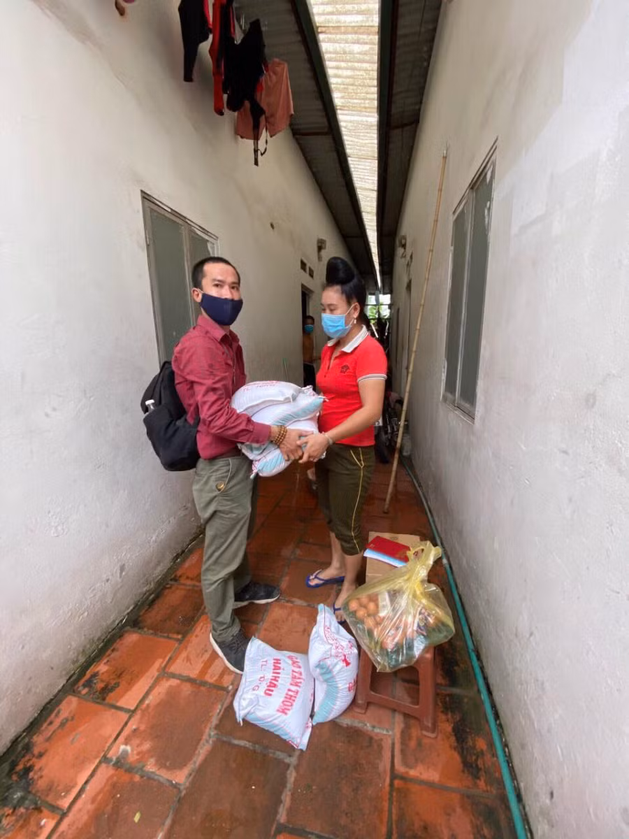 Những phần quà nhỏ bé nhưng chưa đựng tình cảm và trách nhiệm với xã hội.