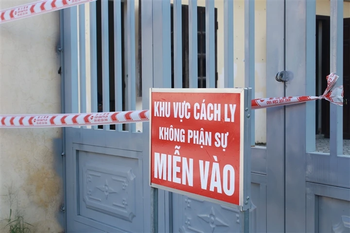 Huyện Quốc Oai phong toả nhiều địa điểm. Ảnh: Minh Tuệ.