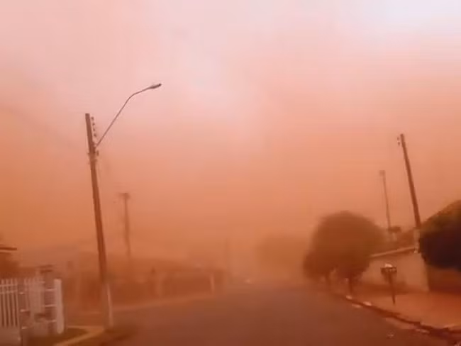 Bão cát tại Brazil. Ảnh: Daily Star.