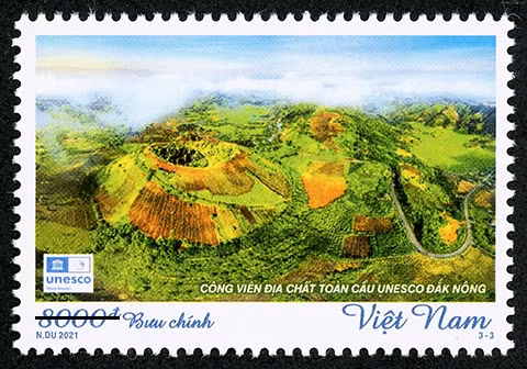 Mẫu 3-3 giới thiệu “Công viên Địa chất Toàn cầu UNESCO Đắk Nông”.