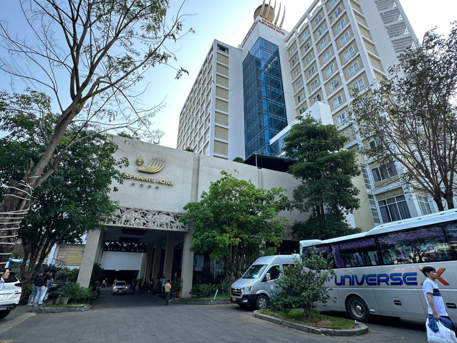 Mặt trước của Trung tâm thương mại Phú Xuân. Ảnh: TT Mặt trước của Trung tâm thương mại Phú Xuân. Ảnh: TT
