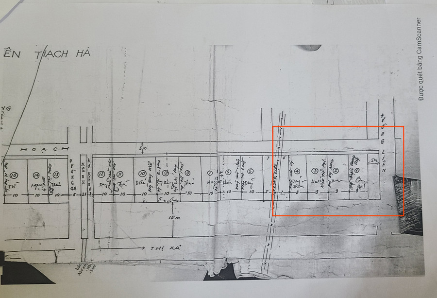 Theo bản đồ quy hoạch năm 2004 của UBND huyện Thạch Hà, lô đất của ông Hoàng Úy nằm ở vị trí số 4, giáp hành lang đường điện với diện tích 160m2. Ảnh: T.H