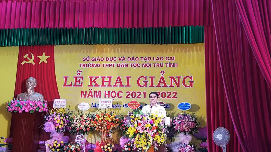 Ông Trịnh Xuân Trường - Chủ tịch UBND tỉnh Lào Cai dự và phát biểu tại Lễ khai giảng Trường THPT DTNT tỉnh Lào Cai