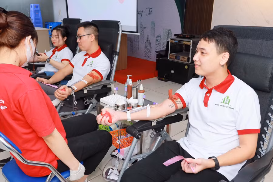 Hiến máu nhân đạo cũng là cách giáo dục giúp HS, SV phát triển ý thức vì cộng đồng.