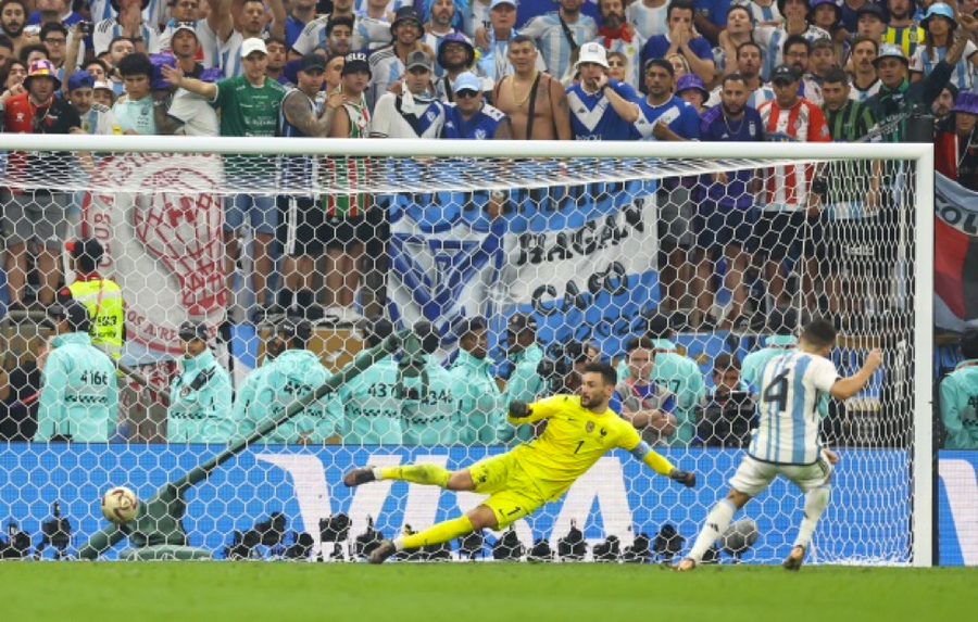 Cú đá của Gonzalo Montiel thành công giúp Argentina vô địch giải đấu tại Qatar. Cú đá của Gonzalo Montiel thành công giúp Argentina vô địch giải đấu tại Qatar.