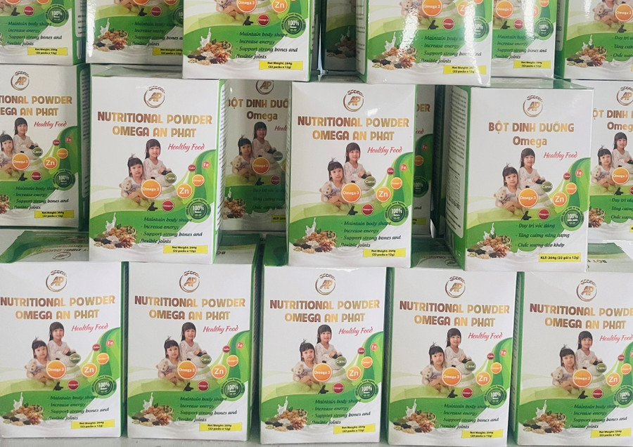 Sản phẩm bột dinh dưỡng từ nguyên liệu gạo thảo dược Vĩnh Hòa 1 mang thương hiệu Omega An Phát. (Ảnh: Vũ Long).