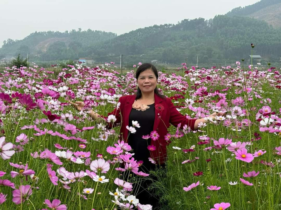 Cô giáo Vũ Thị Hạnh trong cuộc sống hàng ngày.