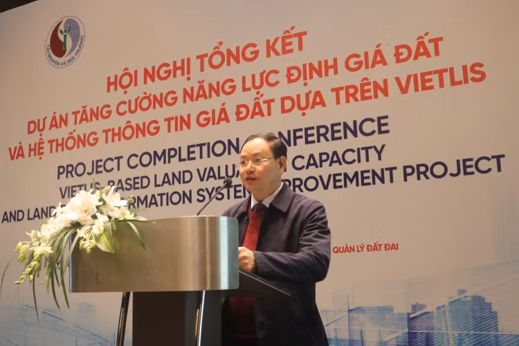 Thứ trưởng Bộ TN&amp;MT Lê Minh Ngân phát biểu.