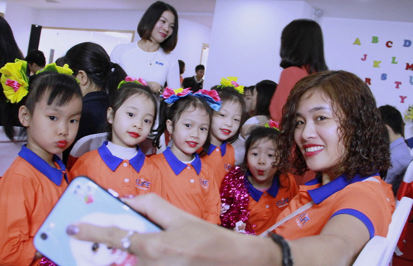 Trẻ học ở đây luôn được truyền cảm hứng qua các hoạt động giáo dục trải nghiệm sáng tạo, vui chơi để phát triển toàn diện thể chất, tâm hồn phù hợp với tâm sinh lý lứa tuổi