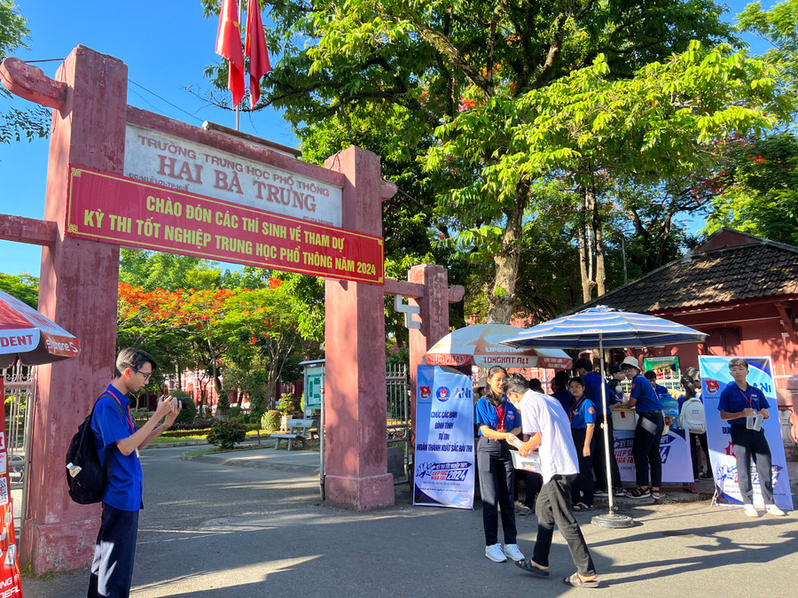 Điểm thi Trường THPT Hai Bà Trưng (TP Huế) sáng 28/6. Điểm thi Trường THPT Hai Bà Trưng (TP Huế) sáng 28/6.