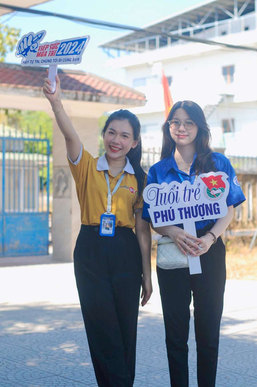 Tuổi trẻ phường Phú Thượng (TP Huế) với mô hình “Một đội hình - Nhiều nhiệm vụ” nhằm góp phần đồng hành, giúp đỡ thí sinh và người nhà tham gia Kỳ thi. Tuổi trẻ phường Phú Thượng (TP Huế) với mô hình “Một đội hình - Nhiều nhiệm vụ” nhằm góp phần đồng hành, giúp đỡ thí sinh và người nhà tham gia Kỳ thi.