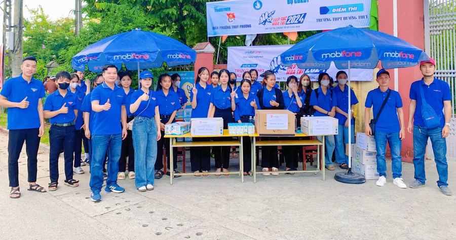 Được biết, các đội tình nguyện sẽ phân công nhiệm vụ cho mỗi thành viên để đảm bảo công việc luôn được thực hiện suôn sẻ. Từ cơ sở vật chất, xe ôm miễn phí, tư vấn hướng dẫn cho thí sinh và phụ huynh,... tất cả đều có sự chuẩn bị chu đáo. Được biết, các đội tình nguyện sẽ phân công nhiệm vụ cho mỗi thành viên để đảm bảo công việc luôn được thực hiện suôn sẻ. Từ cơ sở vật chất, xe ôm miễn phí, tư vấn hướng dẫn cho thí sinh và phụ huynh,... tất cả đều có sự chuẩn bị chu đáo.