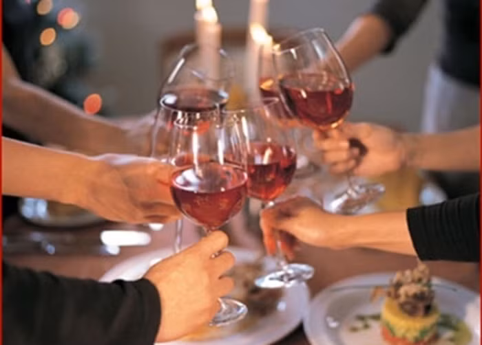 Biết sơ cứu, quý ông ngộ độc rượu sẽ thoát cửa tử