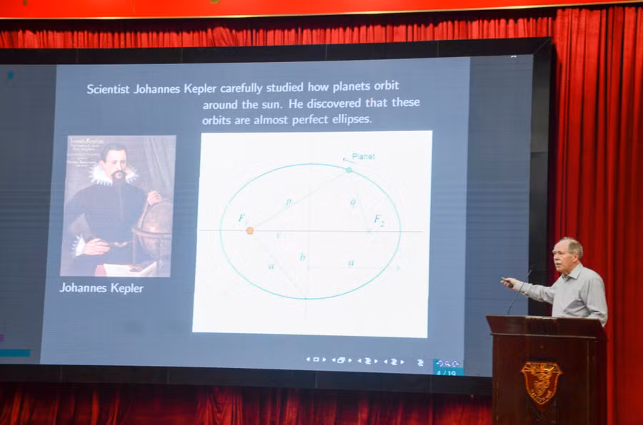 GS. Gerard't Hooft thuyết trình về chủ đề "Khám phá vũ trụ" tại chương trình. GS. Gerard't Hooft thuyết trình về chủ đề "Khám phá vũ trụ" tại chương trình.