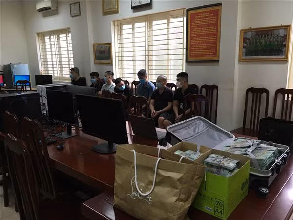  Các đối tượng tại cơ quan Công an.