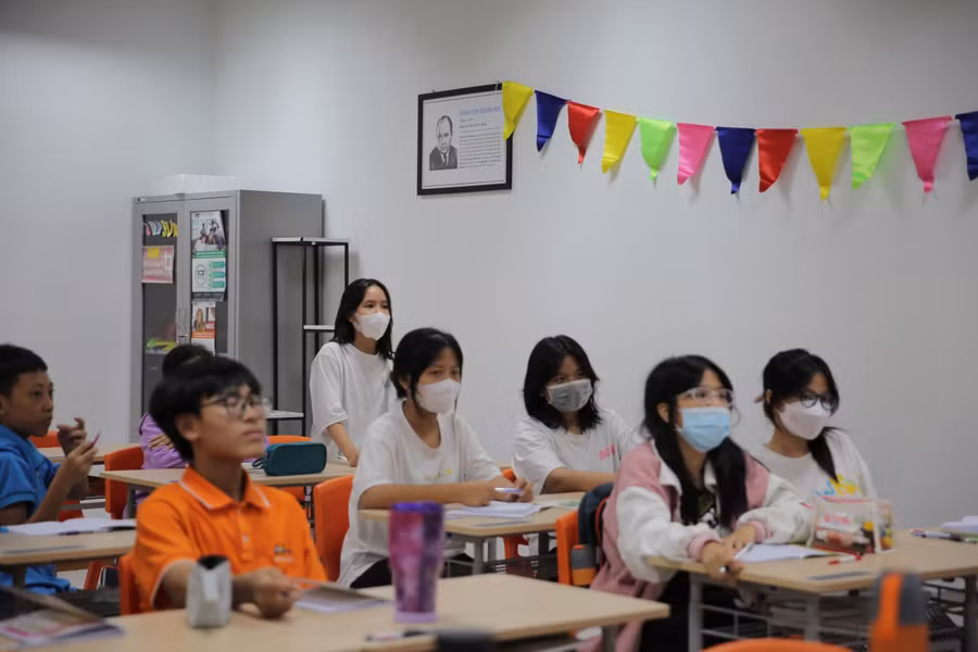 Một giờ học của học sinh Trường Hy Vọng. Một giờ học của học sinh Trường Hy Vọng.