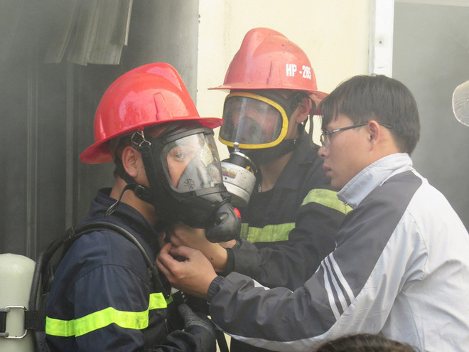 Hỏa hoạn thiêu rụi cơ sở sản xuất nến ảnh 8