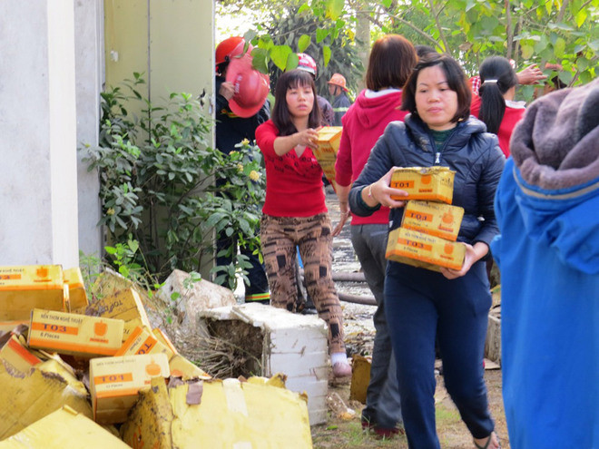 Hỏa hoạn thiêu rụi cơ sở sản xuất nến ảnh 2