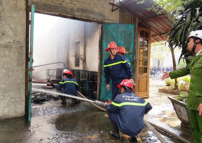 Hỏa hoạn thiêu rụi cơ sở sản xuất nến ảnh 4