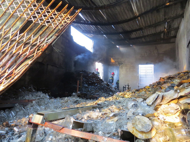 Hỏa hoạn thiêu rụi cơ sở sản xuất nến ảnh 9