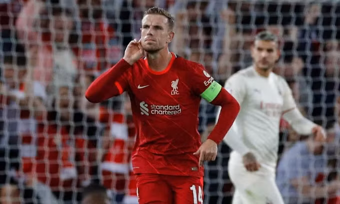 Henderson mừng bàn ấn định thắng lợi 3-2 cho Liverpool.