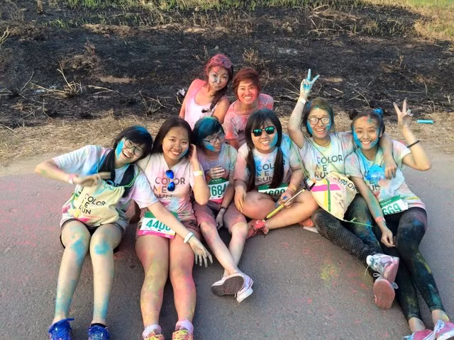 Bảo Trân gây chú ý với gương mặt “bê bết” bột màu ảnh 14