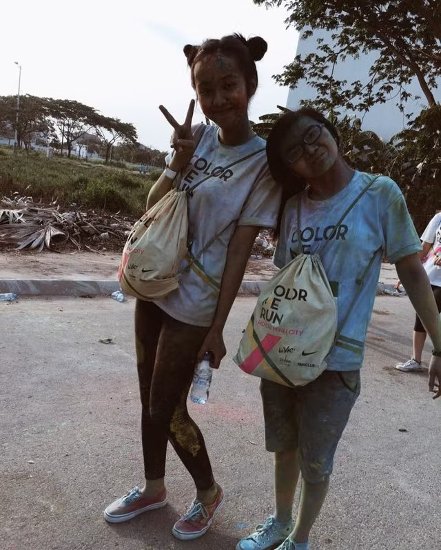 Bảo Trân gây chú ý với gương mặt “bê bết” bột màu ảnh 11