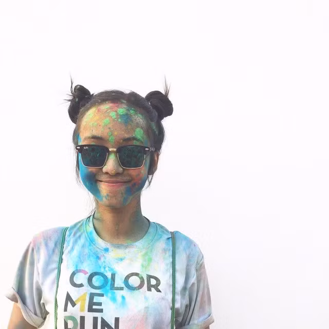 Bảo Trân gây chú ý với gương mặt “bê bết” bột màu ảnh 2