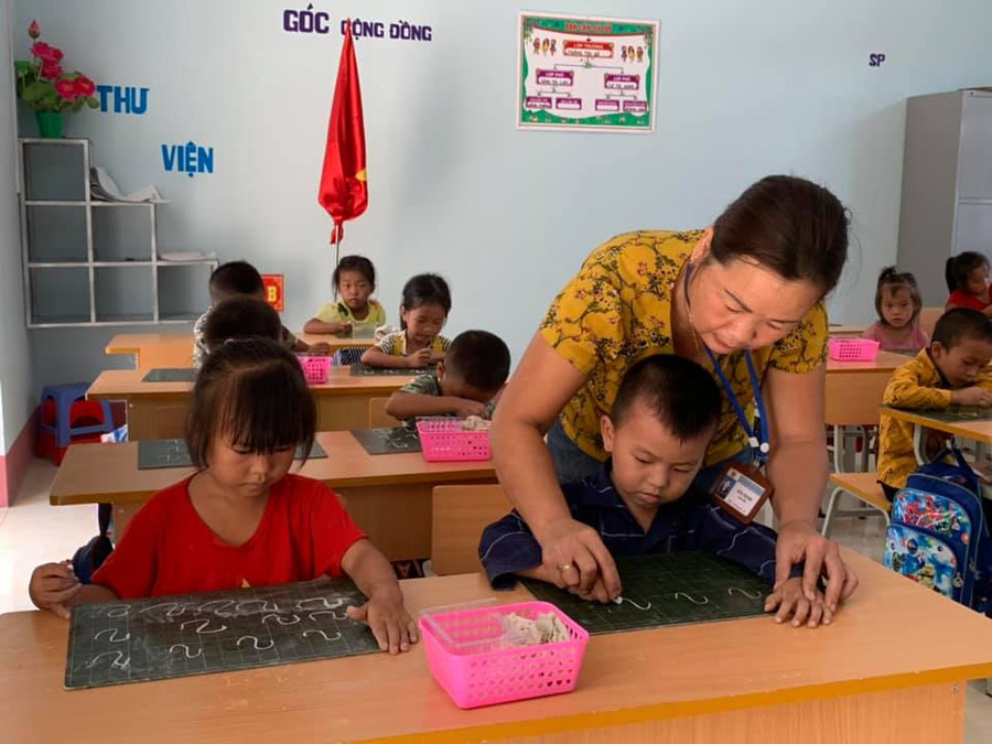 Việc trang bị sách, vở, đồ dùng học tập cho HS cần đúng, đủ, không lãng phí. 