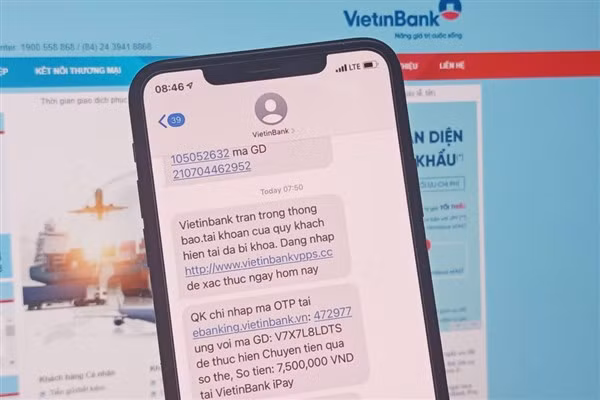 Một khách hàng vì tin tưởng ngân hàng đã trúng kế đối tượng lừa đảo và mất 7,5 triệu đồng.