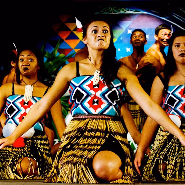 Những phong tục đón khách kỳ lạ của người Maori ảnh 2