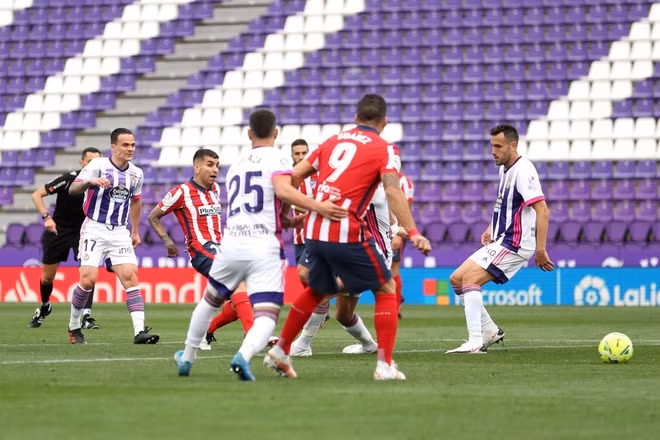 Angel Correa quân bình tỷ số 1-1 cho Atletico Madird.