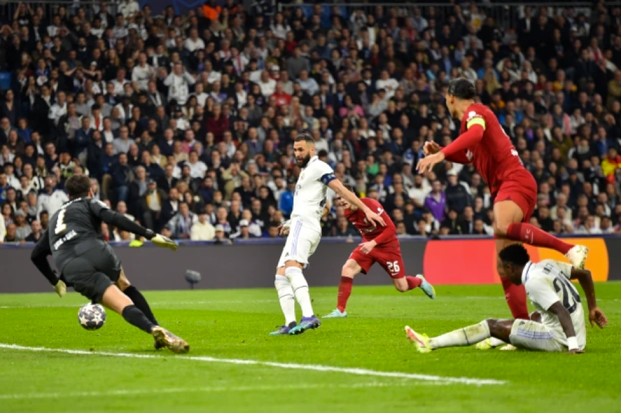 Ka rim Benzema ghi bàn duy nhất vào lưới Liverpool ở lượt về vòng 1/8 Champions League. Ka rim Benzema ghi bàn duy nhất vào lưới Liverpool ở lượt về vòng 1/8 Champions League.