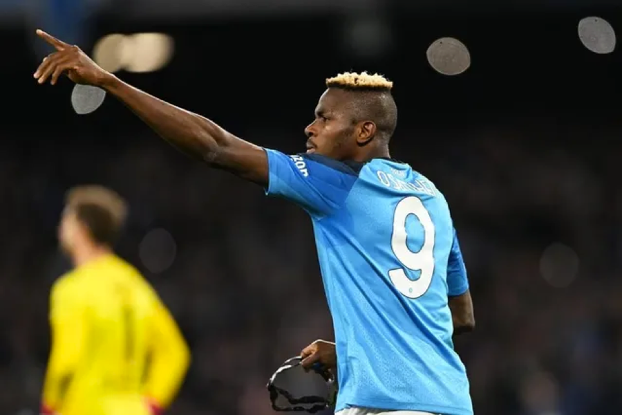 Victor Osimhen lập cú đúp ở lượt về góp phần giúp Napoli vào tứ kết. Victor Osimhen lập cú đúp ở lượt về góp phần giúp Napoli vào tứ kết.