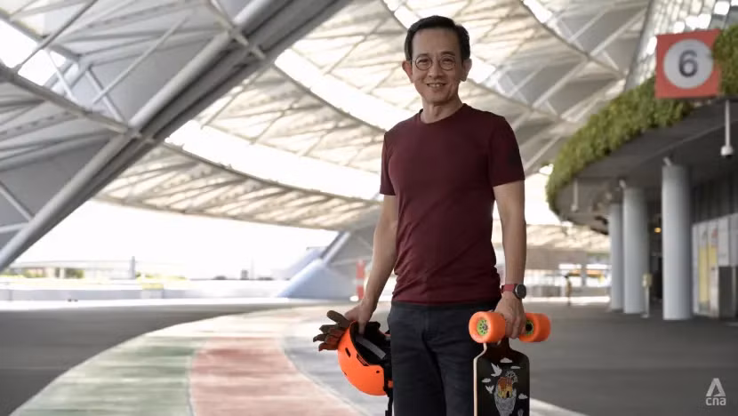 Ông Erwan Supian tin rằng, trượt ván và cộng đồng đã giúp ông không phải vào tù. Ảnh: CNA