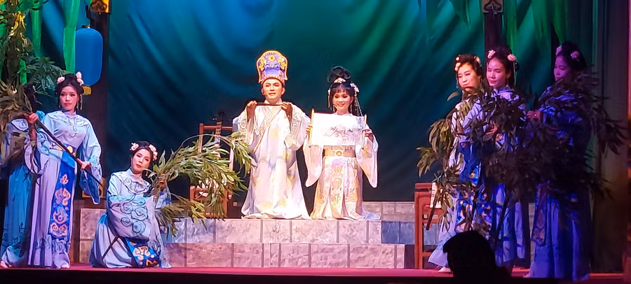 Vở 'Kiều' của Nhà hát Cải lương Hà Nội được phục dựng theo đúng bản diễn năm 1993 của NSND Ngọc Dư. Ảnh: Hoàng Anh.