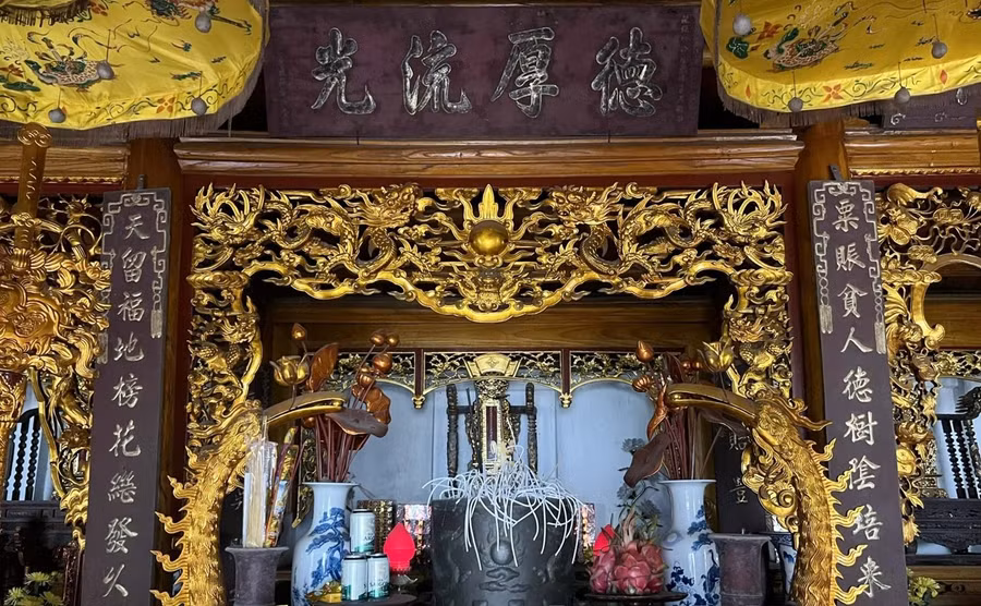 Bức hoành phi tại nhà thờ họ Ngô có niên đại thế kỷ 19.