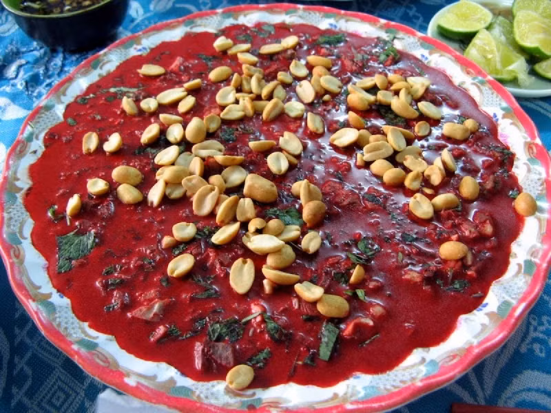 Gần 20 người nghi bị ngộ độc sau khi ăn tiết canh ở Hà Tĩnh ảnh 1