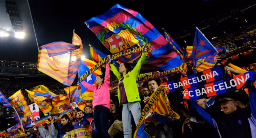 Cổ động viên Barca làm điều đặc biệt với Messi ảnh 2