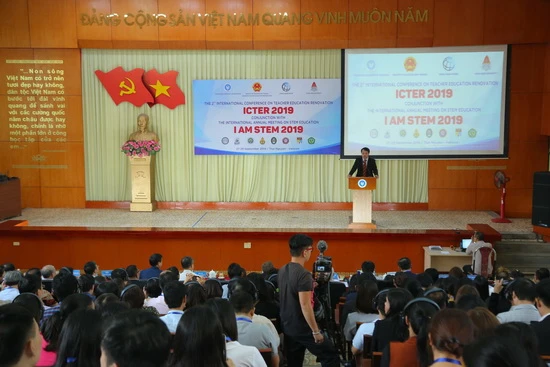 Hội thảo khoa học quốc tế “Đổi mới trong đào tạo giáo viên” với chủ đề “I am STEM”