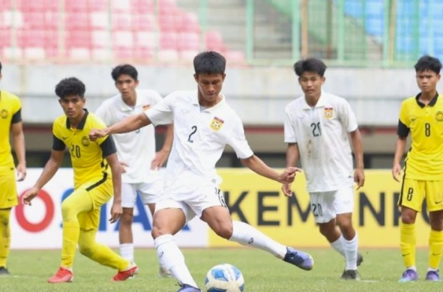 Hậu vệ Sangvilay sút phạt đền chính xác giúp U19 Lào thắng U19 Malaysia 1-0 chiều 11/7 