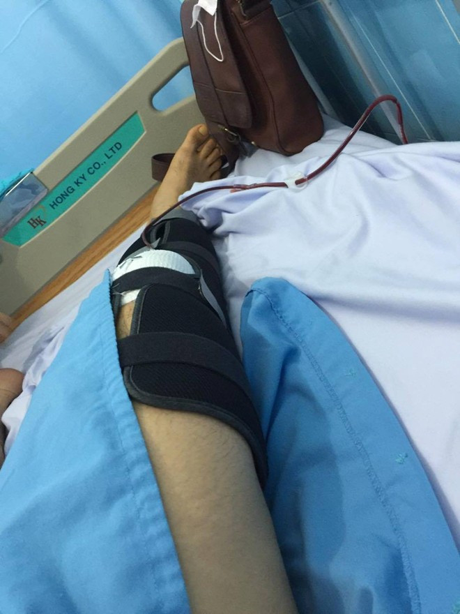 Akira Phan nhập viện mổ chấn thương đầu gối