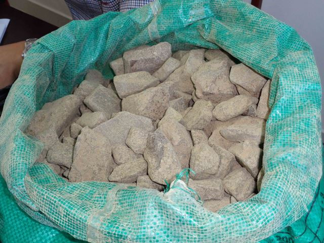 Bắt ba đối tượng vận chuyển thuốc nổ trái phép ảnh 2 Bắt ba đối tượng vận chuyển thuốc nổ trái phép ảnh 2