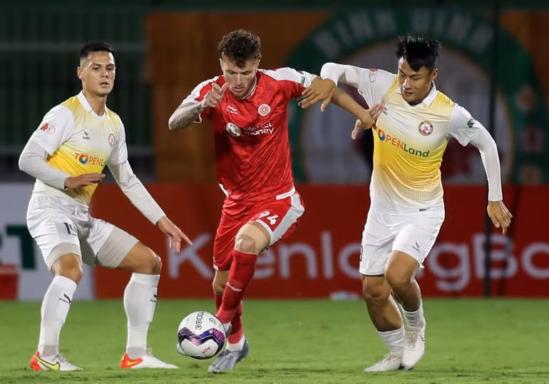 Tiền đạo ngoại binh Geovane ghi bàn ấn định tỷ số 2-0 cho Viettel FC.