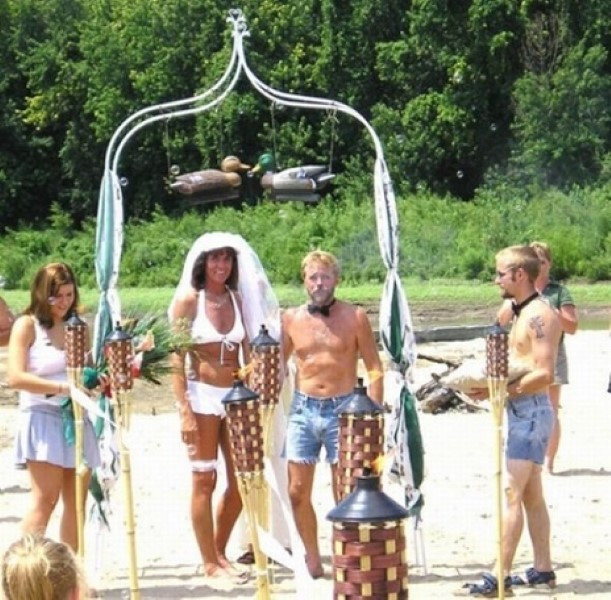 Cười té ghế với những “tai nạn” khó đỡ trong ngày cưới ảnh 8